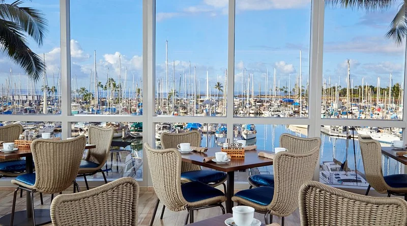 100 Sails Restaurant & Bar - Oceanfront Dining in Honolulu