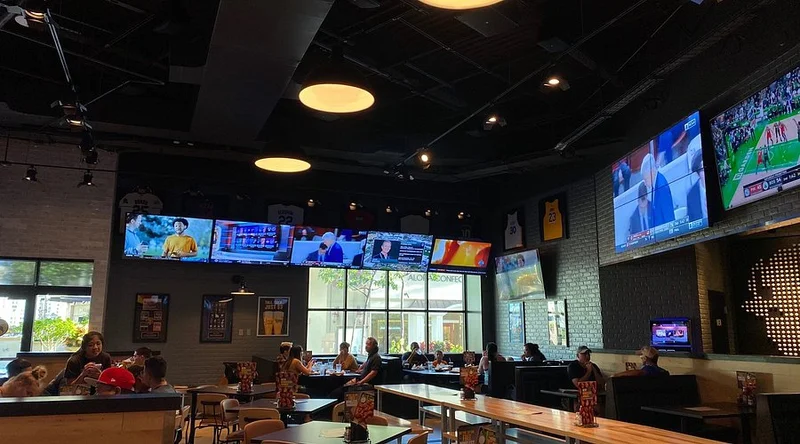 Buffalo Wild Wings (1778 Ala Moana Blvd)