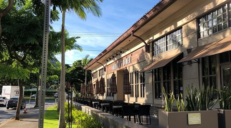 Denny's (208 Kapahulu Avenue)