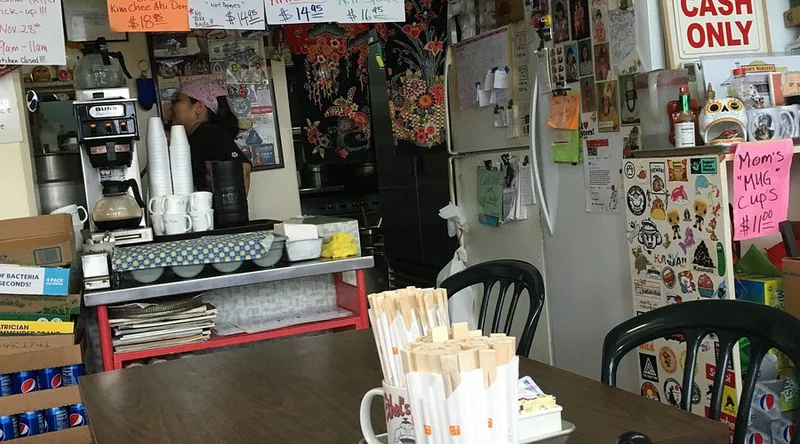 Ethel's Grill - Seating in Honolulu