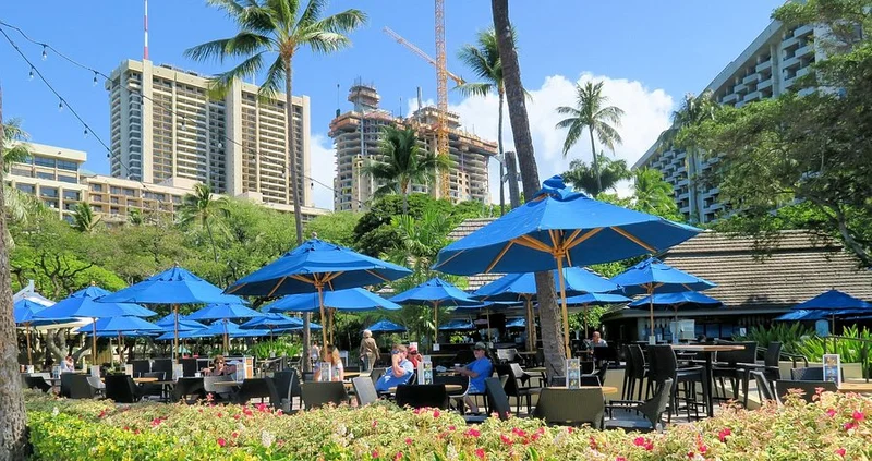 Happy's - Outdoor Seating in Honolulu