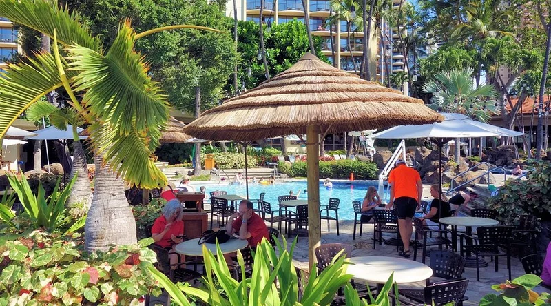 Hau Tree Bar - Outdoor Seating in Honolulu