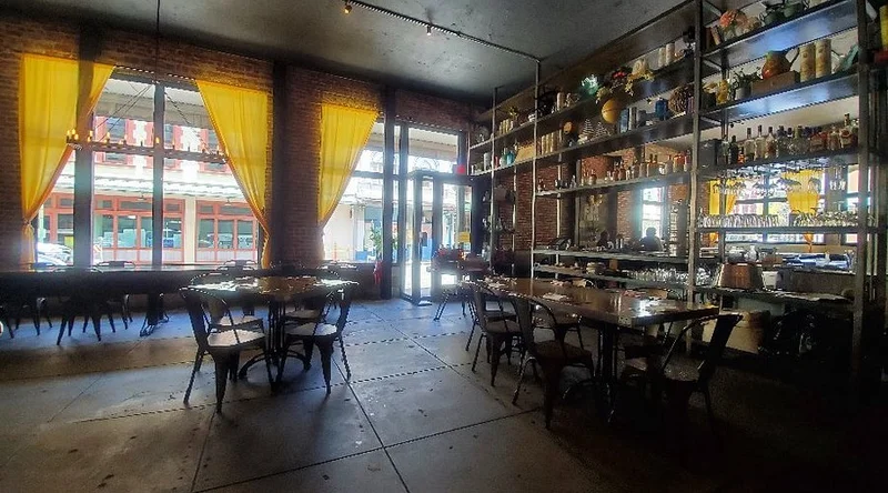 Livestock Tavern - Best Bar Restaurants in Oahu