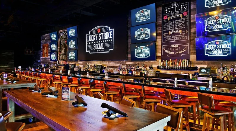 Lucky Strike Honolulu - Best Hawaiian Restaurants in Oahu