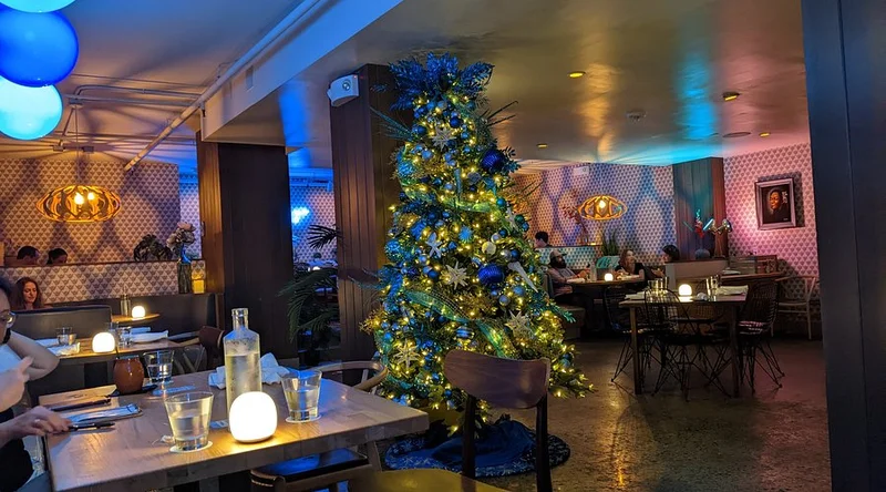 Mahina and Sun's - Best Bar Restaurants in Oahu