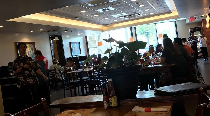 Max's of Manila - Best Chicken restaurants in Honolulu