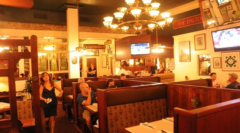 Murphy's Bar & Grill - Best Bar Restaurants in Oahu