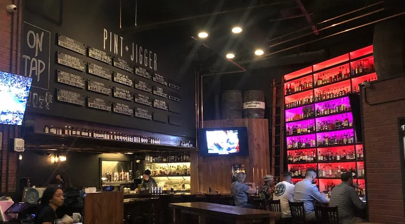 Pint + Jigger - Best Bar Restaurants in Oahu