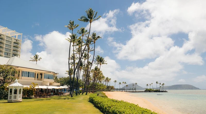 Plumeria Beach House - Oceanfront Dining in Honolulu