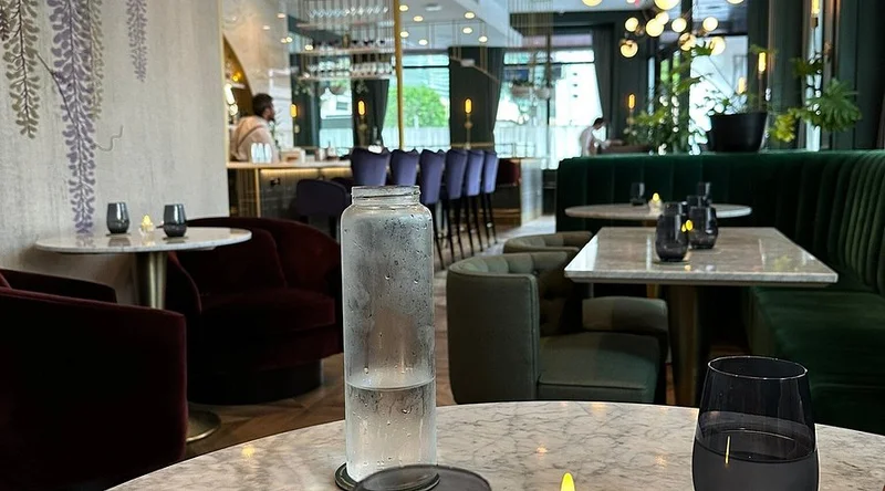 Podmore - Bar in Oahu