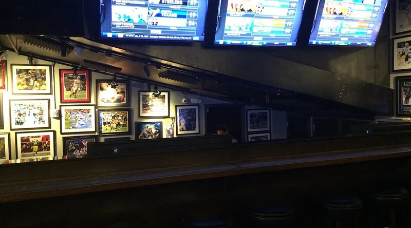 Rivals Waikiki - Best Pub Restaurants in Honolulu