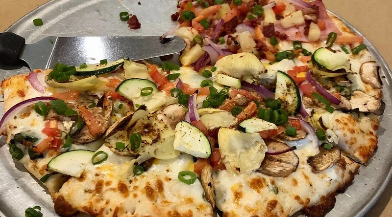 Round Table Pizza (2005 Kalia Road Hilton Hawaiian Village Waikiki Beach Resort) - Best Italian Restaurants in Honolulu