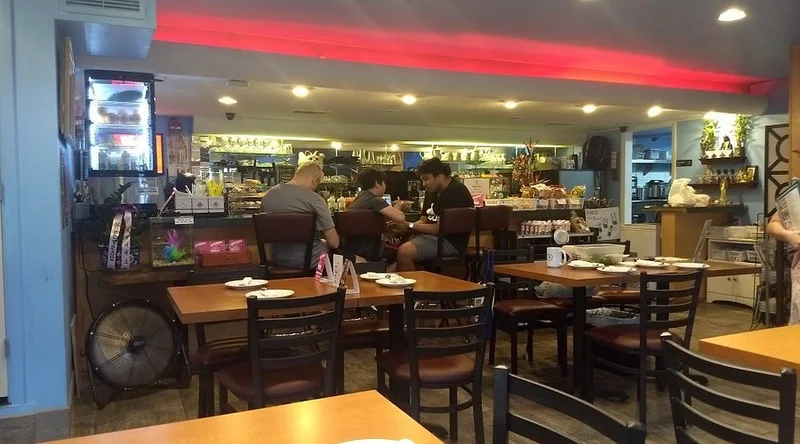 S&S Thai Kitchen (1910 Ala Moana Blvd Ste 3) - Best Thai Restaurants in Honolulu