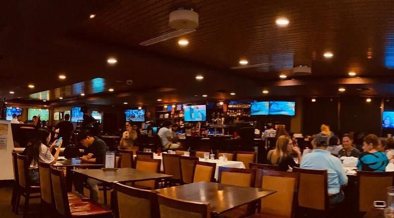 Side Street Inn Kapahulu - Best Bar Restaurants in Oahu