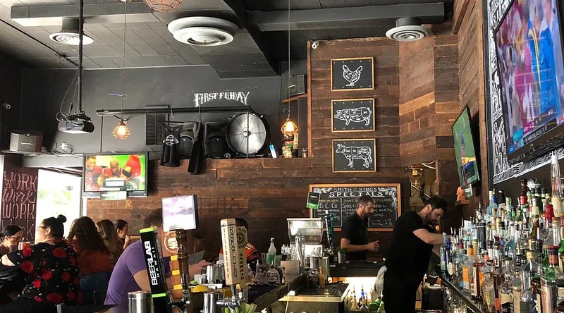 Smith & Kings - Best Bar Restaurants in Oahu