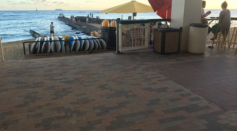 Steak Shack - Outdoor Seating in Honolulu