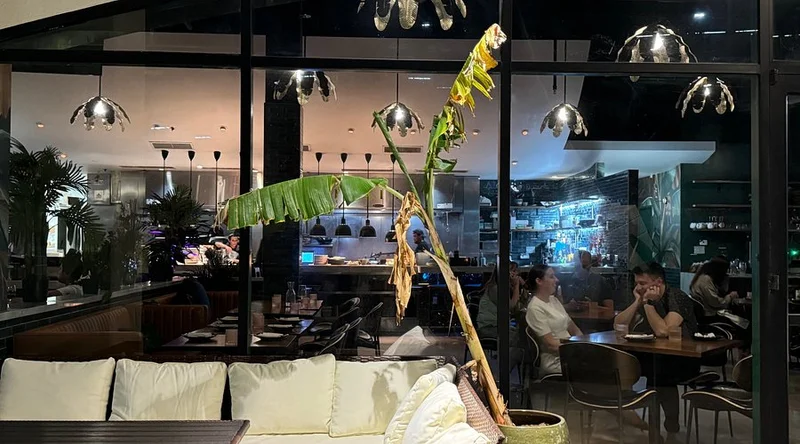 Straits Restaurant And Lounge