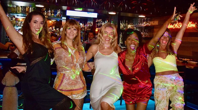 Surf Bar Waikiki - Best Bar Restaurants in Oahu