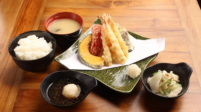 Tempura Kiki - Drinks in Oahu