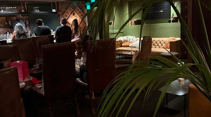 Vintage Books - Best Bar Restaurants in Oahu