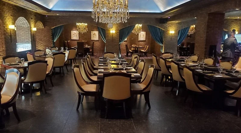 Vintage Cave Café - Best Wine Bar Restaurants in Oahu