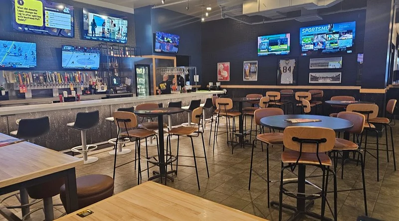Buffalo Wild Wings (1000 Kamehameha Highway Unit #227-228) - Best American Restaurants in Oahu