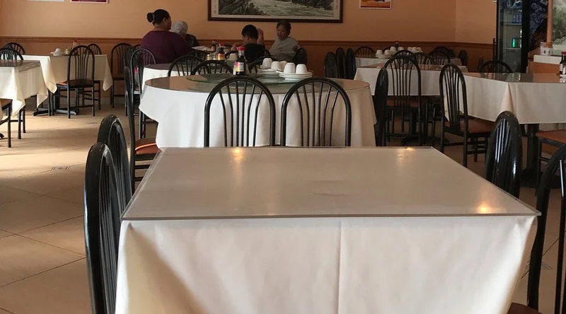 Kunia Chinese Restaurant - Seating in Waipahu